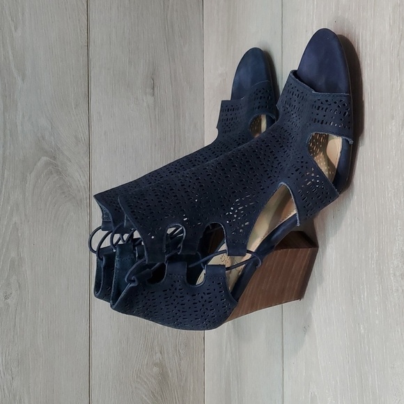 Vince Camuto Women Corbina Ankle Side strap Heels Open Toe Ankle boots 8M - Picture 2 of 14